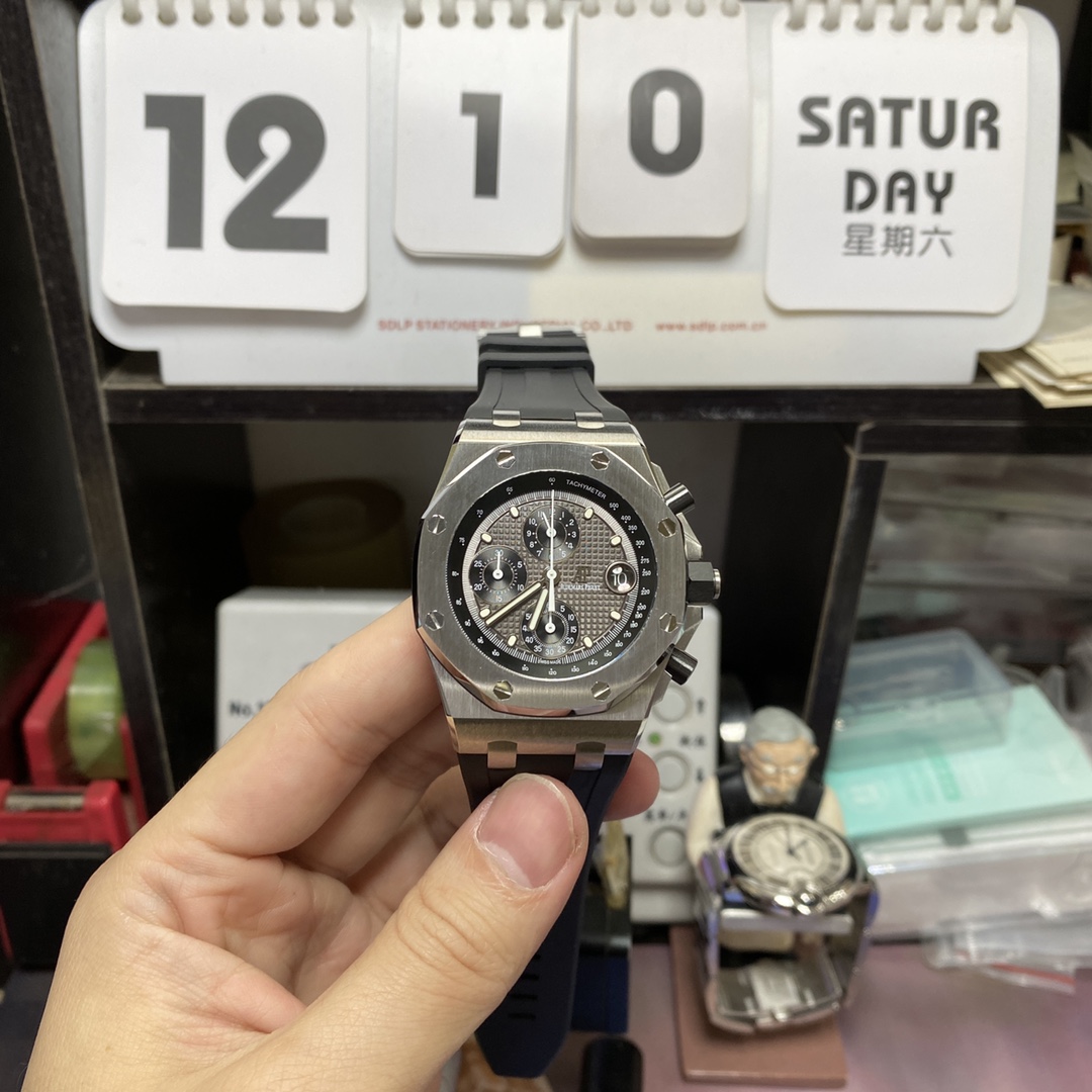 Audemars Piguet Royal Oak Offshore Series 26238TI.OO.2000TI.01, Gray Dial Steel Case, 42mm Size.