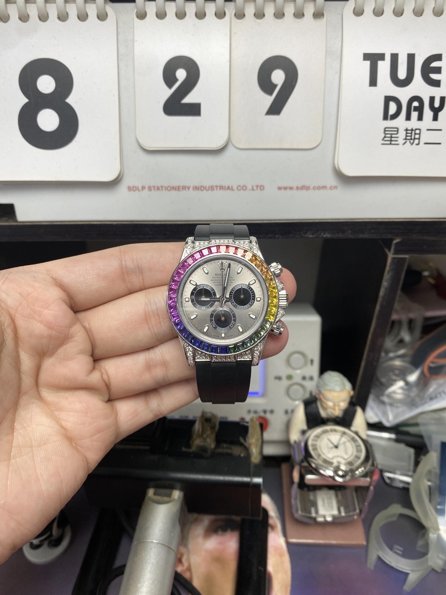 Rolex Cosmograph Daytona Series HIGH-END VVS S.Africa DIAMOND CASE WITH grey dial, 40mm size.