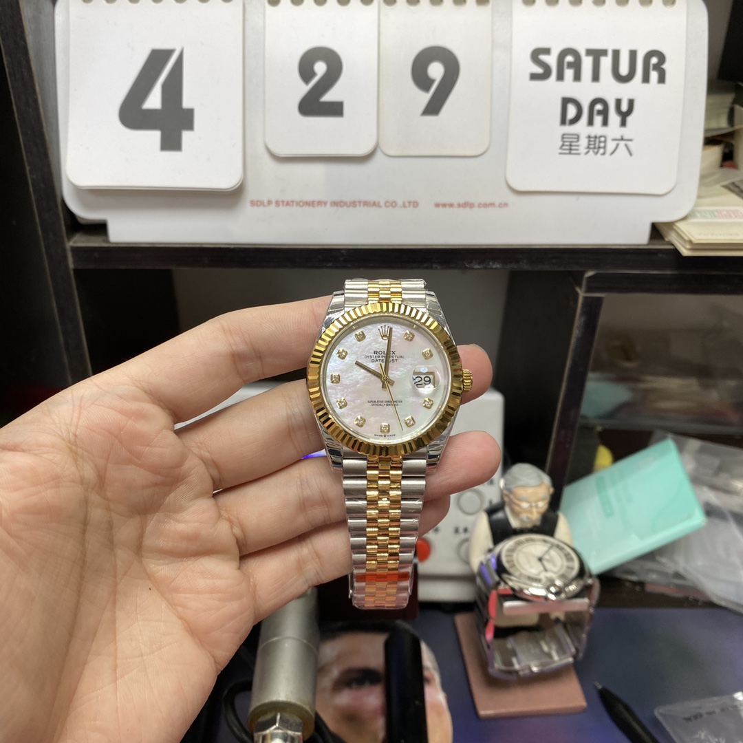 Rolex Datejust series m126333-0018, Two-Tone Gold Case with Mother-of-Pearl Dial, 41mm size, Jubilee stainless steel bracelet.