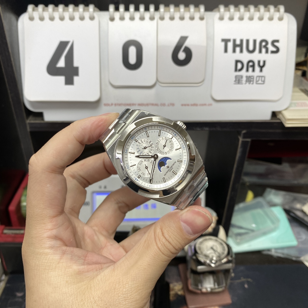 Vacheron Constantin Overseas series Multi-functional perpetual calendar, WHITE Dial with Steel Bracelet, 41.5mm Size.