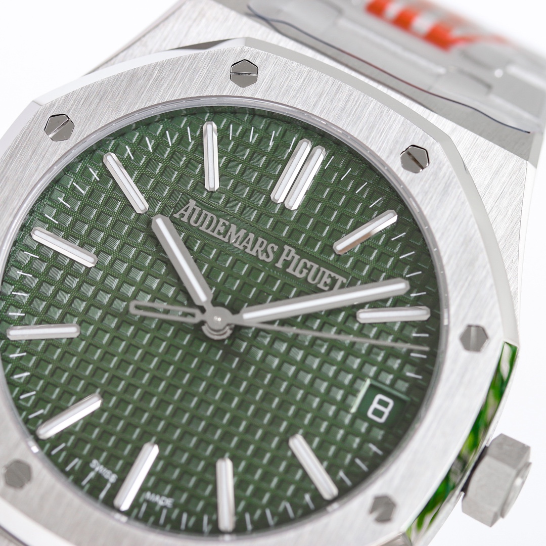 Audemars Piguet Royal Oak Series 15510ST.OO.1320ST.09 Watch 41mm