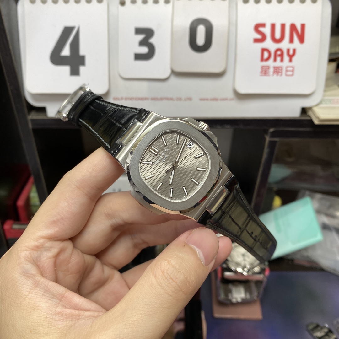 Patek Philippe Nautilus series 5711G-001, Grey Dial with Alligator Leather Strap, 40mm Size.