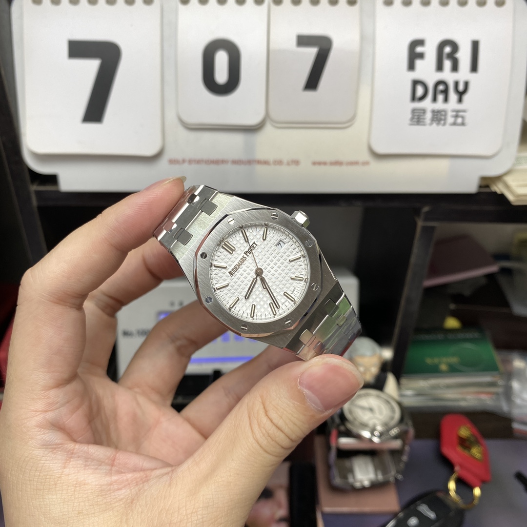 Audemars Piguet Royal Oak Offshore Series 77450ST.OO.1361ST.02, White Dial Steel Bracelet, 34mm size.WOMEN