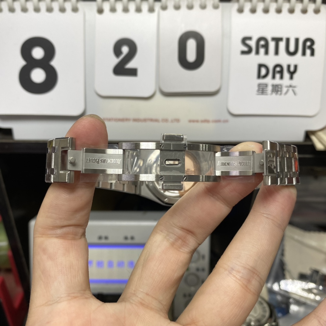 Audemars Piguet Royal Oak Offshore Series 77451ST.ZZ.1361ST.04, Blue Dial Gem-Set Bezel Mechanical Movement, 34mm Size.