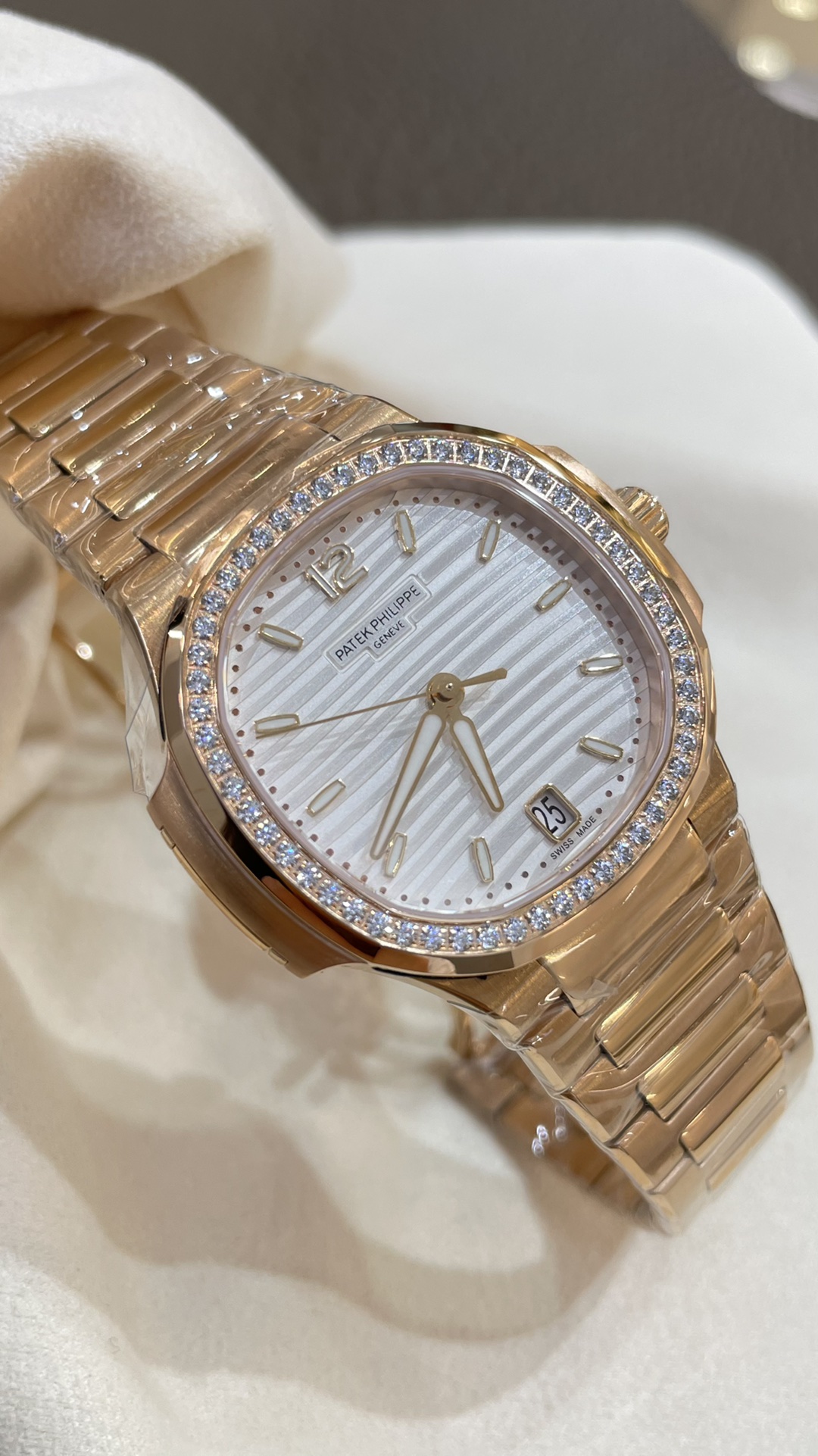 Patek Philippe Nautilus Sporty Elegance Series 71181200R-001, Silver Dial, 35.2mm size WOMEN