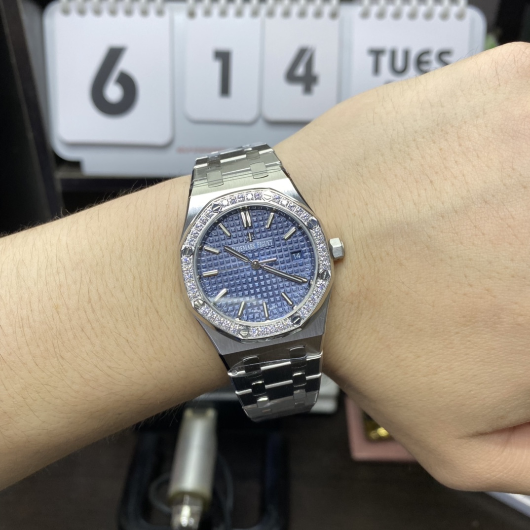 Audemars Piguet Royal Oak Offshore Series 77451ST.ZZ.1361ST.04, Blue Dial Gem-Set Bezel Mechanical Movement, 34mm Size.