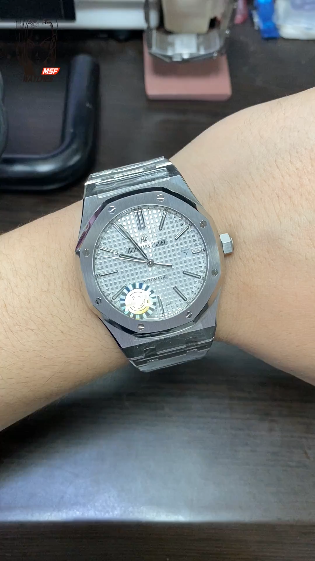 Audemars Piguet Royal Oak Offshore Series 15400ST.OO.1220ST.02, White Dial with Stainless Steel Bracelet, 41mm Size.