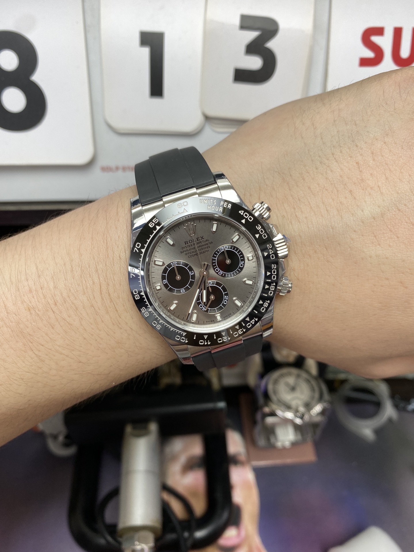 Rolex Cosmograph Daytona Series 116519ln-0024, gray dial and ceramic bezel, 40mm size.