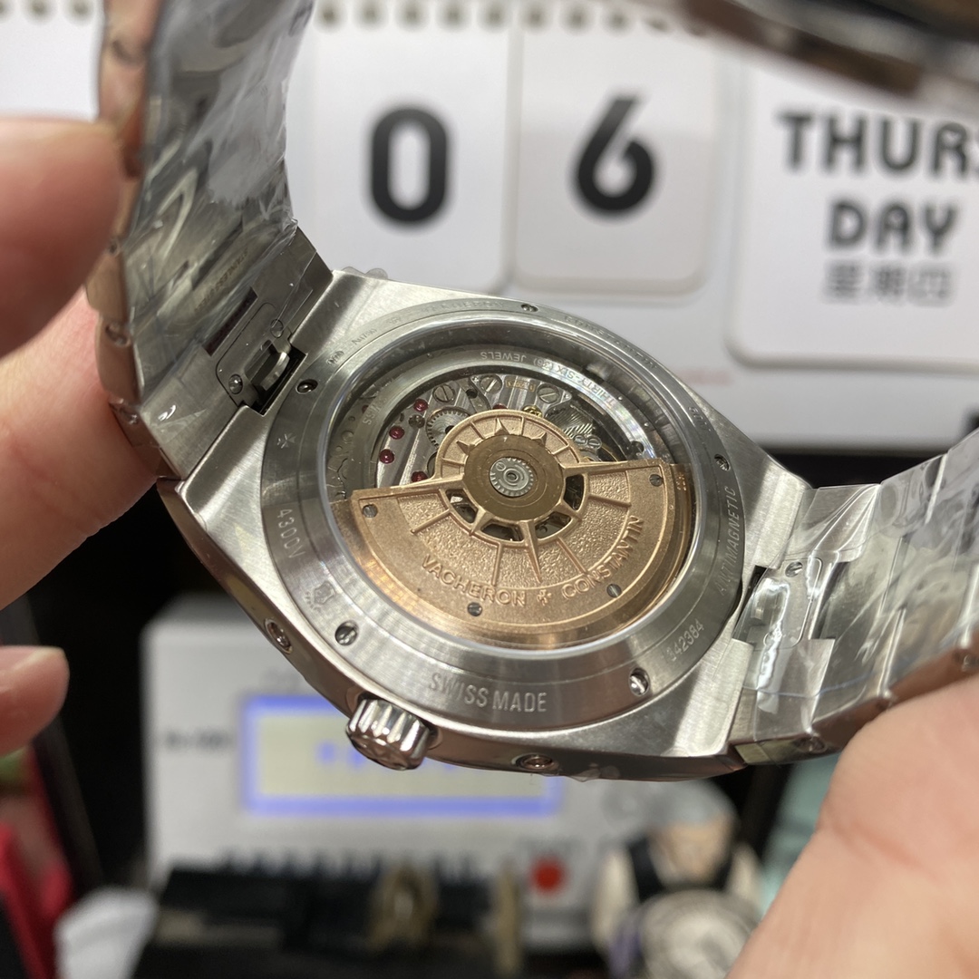 Vacheron Constantin Overseas series Multi-functional perpetual calendar, WHITE Dial with Steel Bracelet, 41.5mm Size.