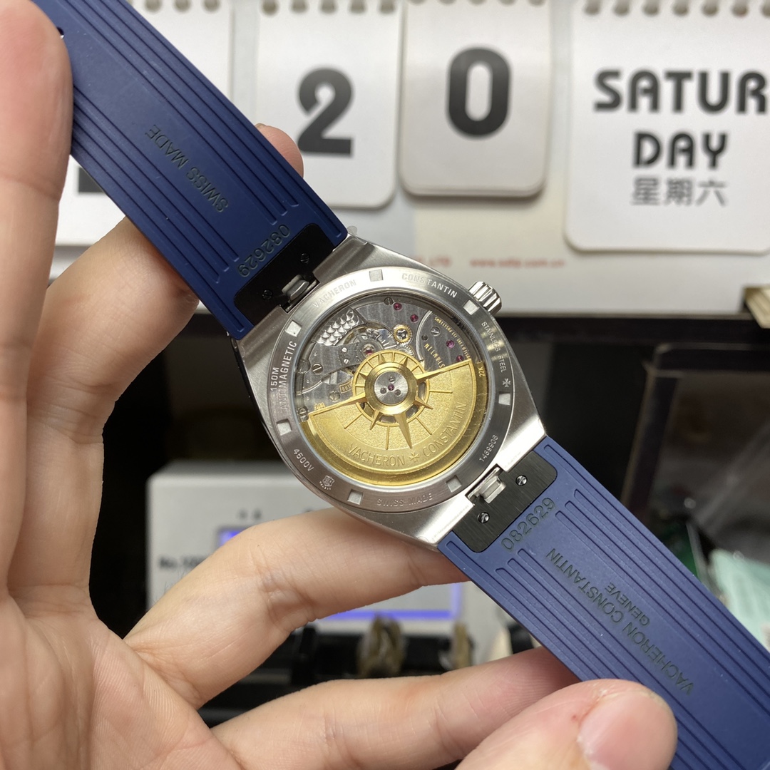 Vacheron Constantin Overseas series 4500V, BLUE Dial with rubber Bracelet, 41.5mm Size.