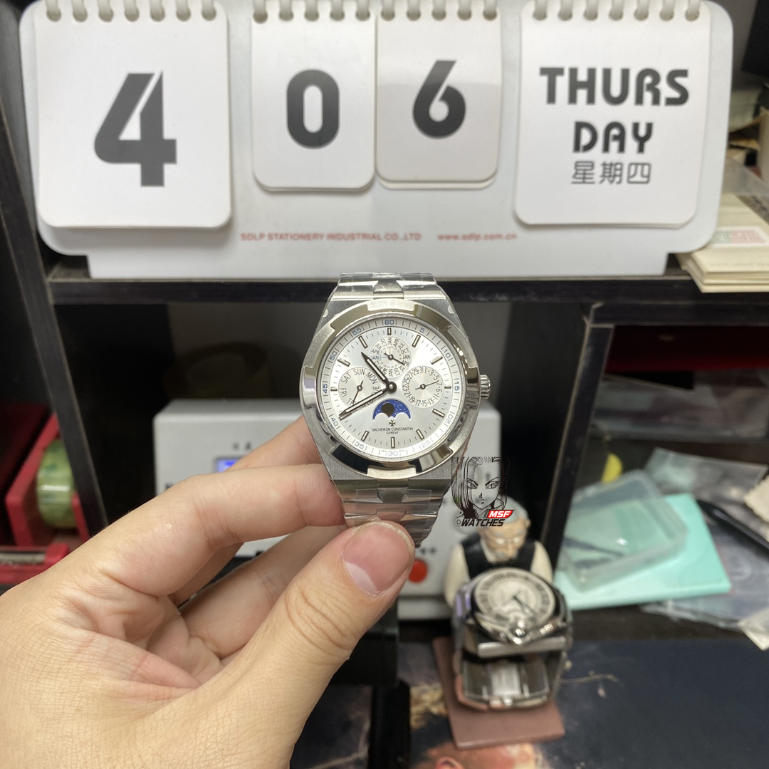 Vacheron Constantin Overseas series Multi-functional perpetual calendar, WHITE Dial with Steel Bracelet, 41.5mm Size.